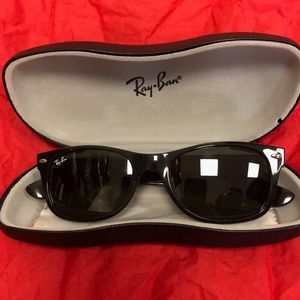 Ray-Ban New Wayfarer SUnglasses RB2132